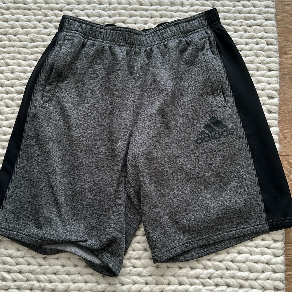 Adidas shorts L